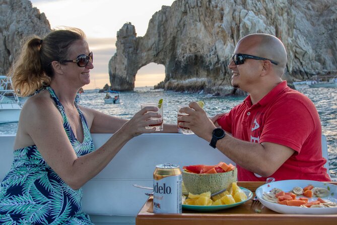 1 Hour Cabo Highlights on a 33ft Luxury Yacht - Sparkling wine and the small-group feel