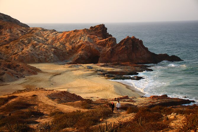 3 Hour Hiking Activity at the Hidden Arch Of Los Cabos - Walking the dusty coastal trail