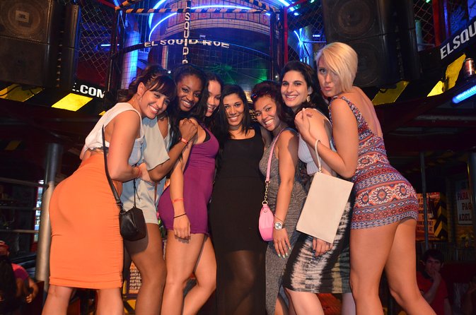 All you can drink (3 hrs) - El Squid Roe Los Cabos - Two floors, loud music, and a high-energy setting
