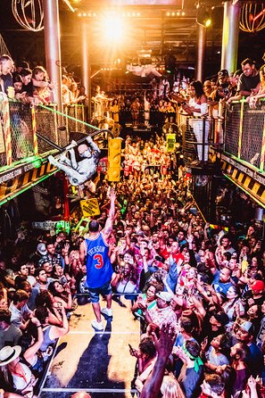 All you can drink (3 hrs) - El Squid Roe Los Cabos - How the night can feel for different types of groups