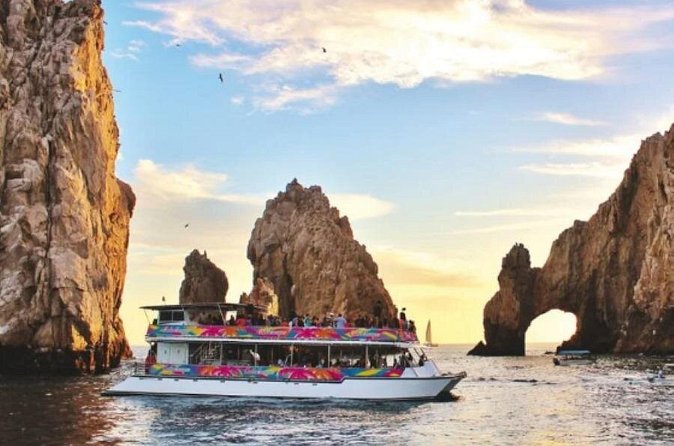 Cabo Escape Sunset Cruise with Dinner and Open Bar - Choppy water and seasickness concerns