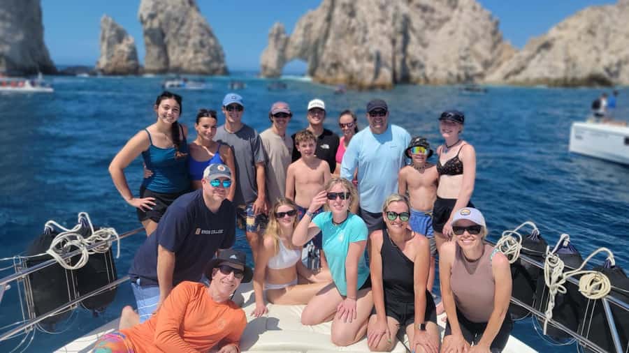 Cabo: Private Yacht Tour, Water Activities, Lunch & Drinks - Choosing Between Snorkeling, Paddleboarding, and Floating