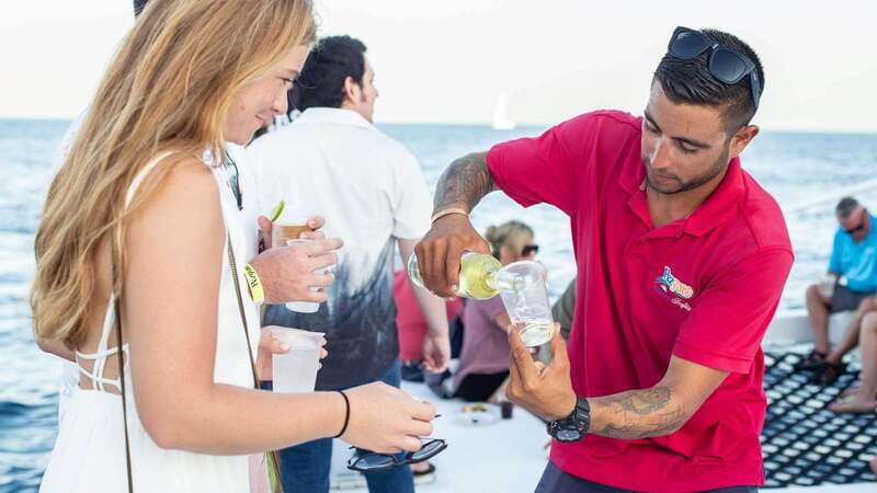Cabo San Lucas: 2 Hour Sunset Cruise with Food and Wine - Should you book the Pez Gato sunset cruise?