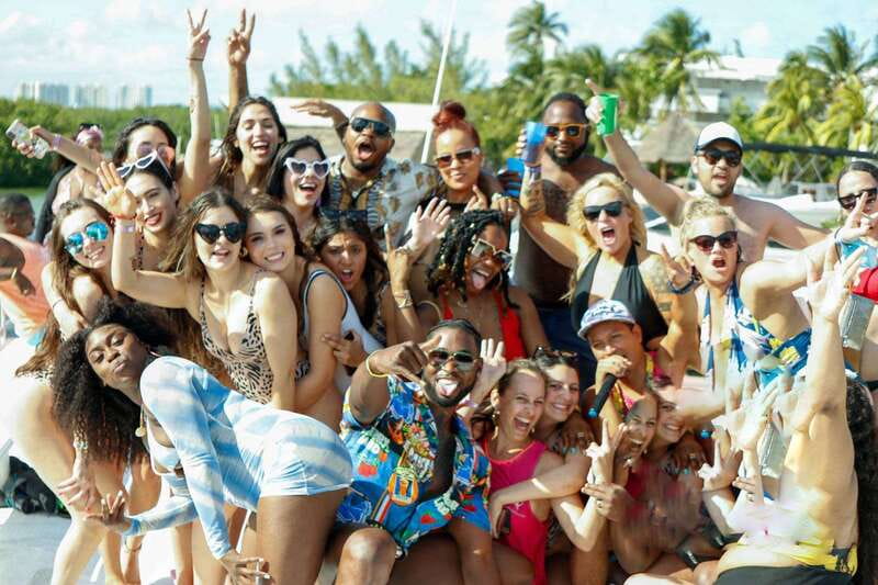 Cabo San Lucas: Adults-Only Boat Party with Drinks & Live DJ - The open bar and what you actually get