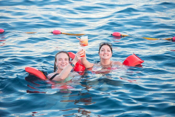 Cabo San Lucas Boat Tour with Snorkeling, Open Bar, and Lunch - Who will have the best time