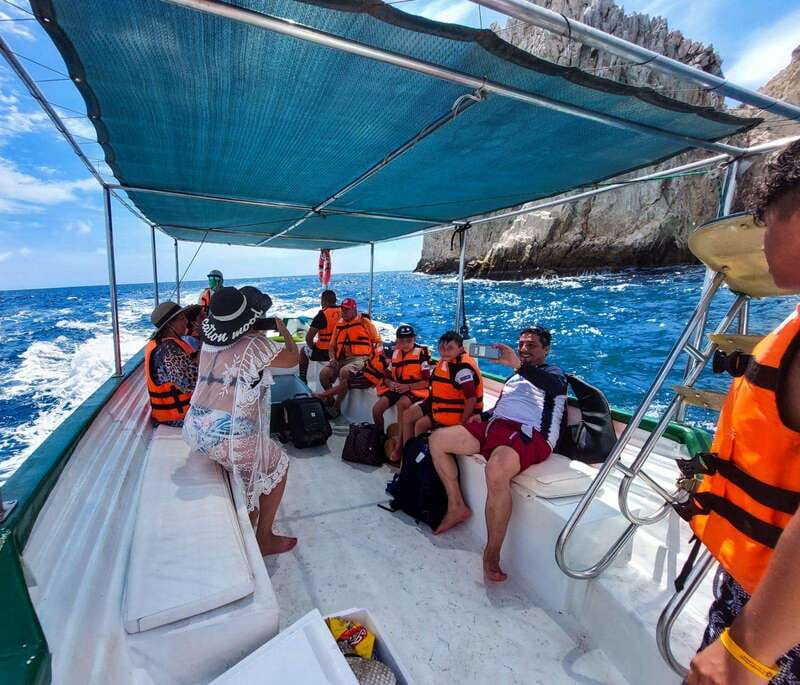 Cabo San Lucas: Classic Tour to the Arch in Glass Bottom - A short cruise through Cabo San Lucas Bay