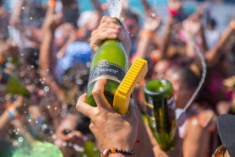 Cabo San Lucas: Hip Hop Boat Party with Unlimited Drinks - Food, champagne, and the practical limits of all-inclusive