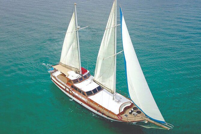 Cabo San Lucas Luxury Sailing Yacht and Dinner with a Chef - The Arch, Lovers Beach, and the nighttime harbor
