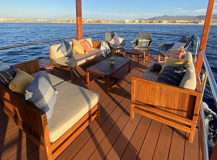 Cabo San Lucas: Private Catamaran Cruise - Cruising past the Arch and Pacific Window