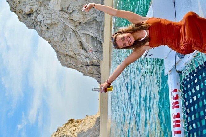 Cabo San Lucas Sunset Cruise with Unlimitted Drinks - Open Bar, Snacks, and the Food Reality