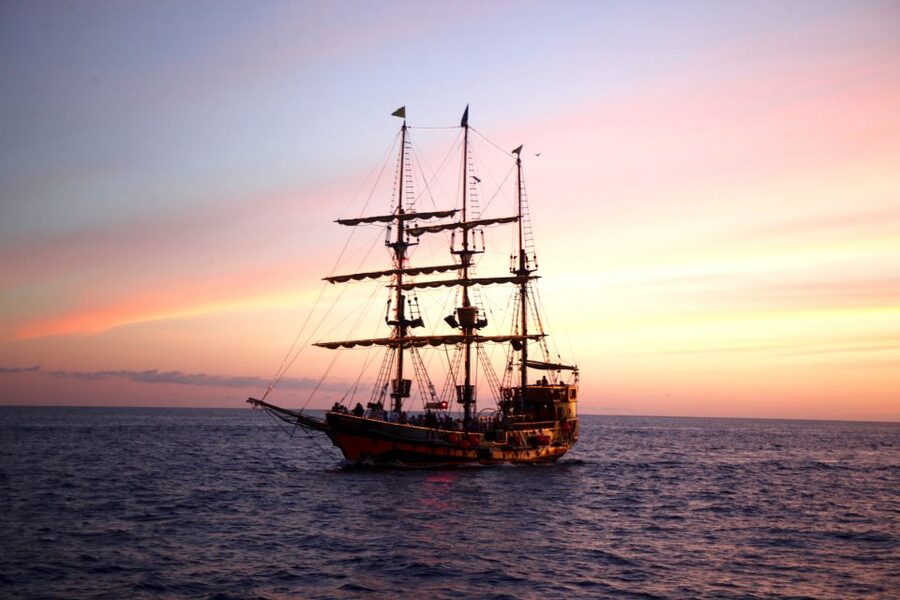 Cabo San Lucas: Sunset Pirate Ship Cruise with Dinner Show - Key points before you book