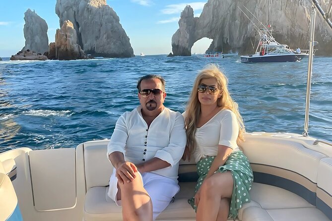 Cabo Yacht Tour to Lovers or Pelícano Beach + Beach Time - Tips, umbrellas, and avoiding surprise costs