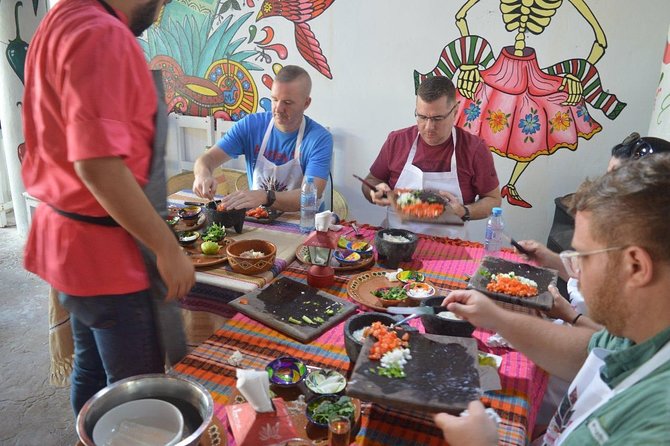 Cooking classes + margaritas and mezcal tasting - Making fresh fish ceviche