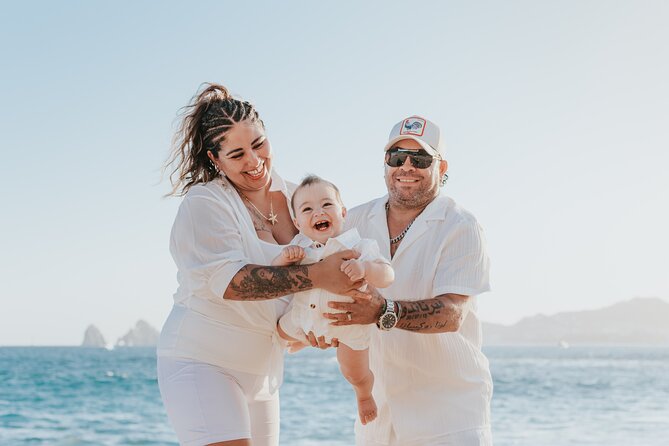 Family photo shoot on beach monuments - Family portraits with Cabo’s most famous view