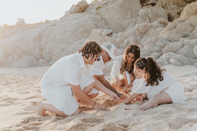 Family photo shoot on beach monuments - What happens at El Arco