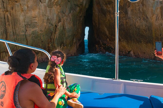 Glass-bottom boat tour to the Arch + beach time - Guides, language, and the feel of the ride