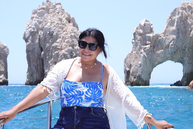 Group tour of the Cabo San Lucas Arch - Why El Arco makes a good one-hour outing