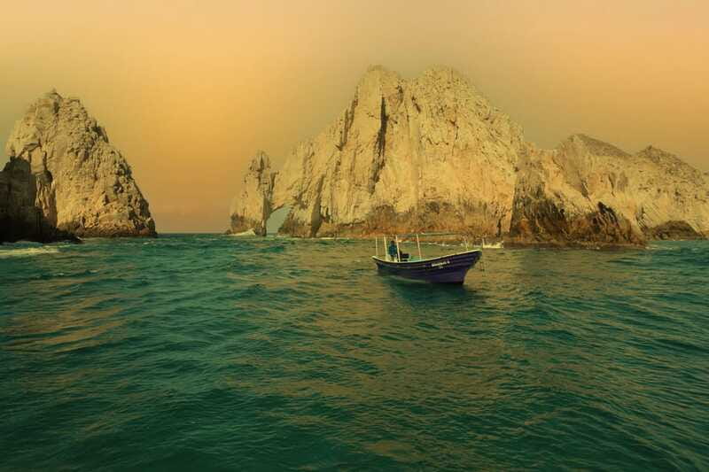 Los Cabos: Sunset Boat Tour to the Arch and Sea Lions - Piedra Pelícanos and the wildlife watch