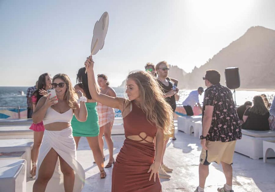 Los Cabos: Sunset Fajitas Dinner Cruise on Cabo Escape - Is $99 a fair price for two hours?