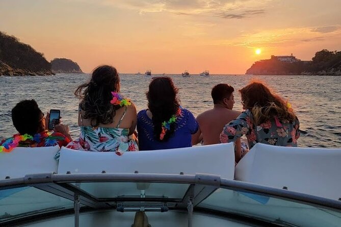 Los Cabos Yacht Adventure - Arch, Snorkel, Lunch, Drinks 1-18ppl - A private Cabo boat day built around El Arco
