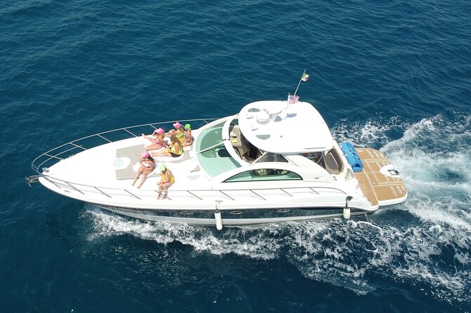 Luxury yacht for private tour EN Cabo San Lucas - The Arch in its best setting