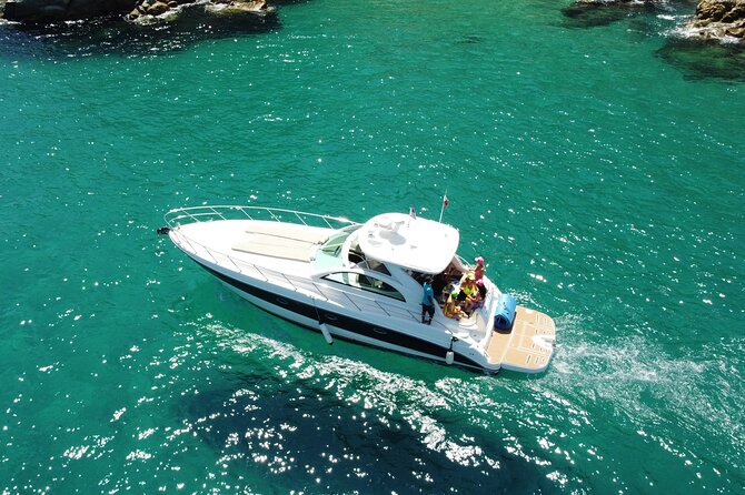 Luxury yacht for private tour EN Cabo San Lucas - Medano Beach is the active part