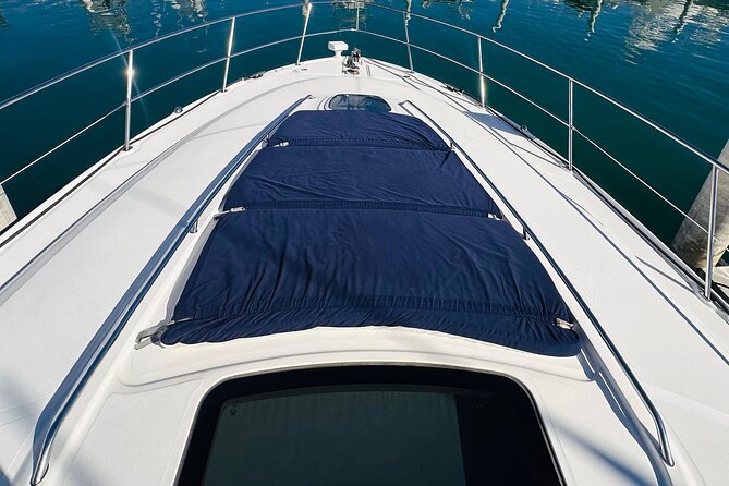 Luxury Yacht Tour in Los Cabos 45FT SeaRay Sundancer - The 45-foot SeaRay and what the private format means