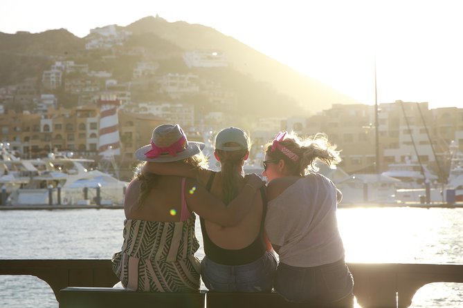 Private Cabo 35ft cat experience Food and open bar included! - Food, drinks, and the practical comforts
