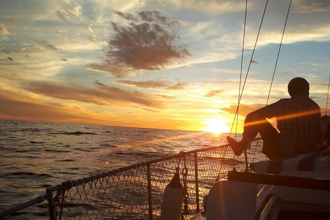 Private Cabo San Lucas Sunset Cruise on 33´ sailboat - Safety and service on a small sailboat