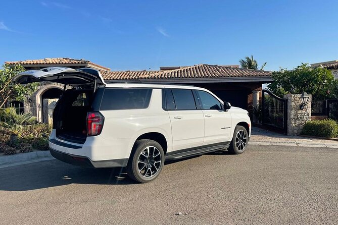 Private one-way trip from the airport to all hotels in Los Cabos - What the 30 to 50 minute ride is like