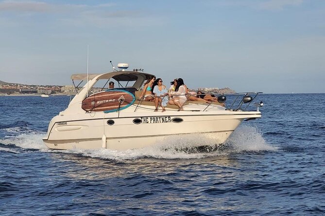 Private yacht rental for 2 hours - Cabo’s best sights from a private yacht