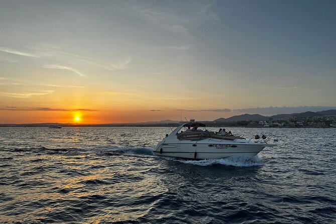 Private yacht rental for 2 hours - Sunset timing versus daytime snorkeling