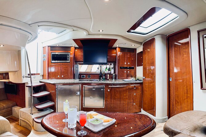 Private Yacht Sea Ray all-inclusive charter in Cabo - Timing, comfort, and who should book