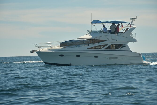 Pura Vida Yacht 42 FT with all inclusive service in Cabo - The open bar and celebration factor