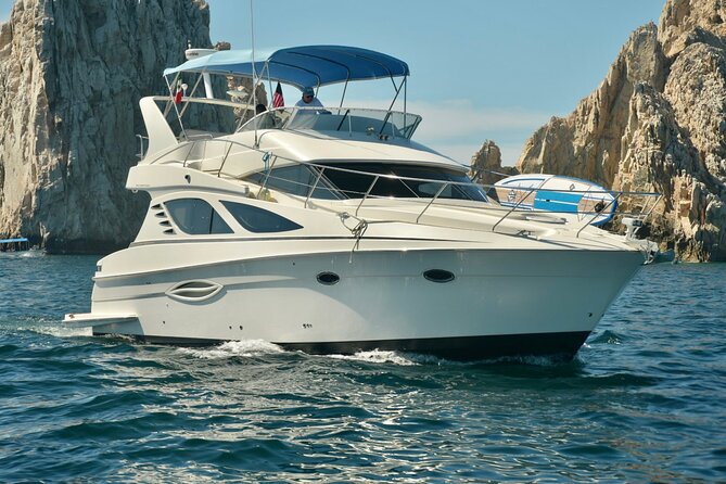 Pura Vida Yacht 42 FT with all inclusive service in Cabo - Medano Beach: a flexible middle hour