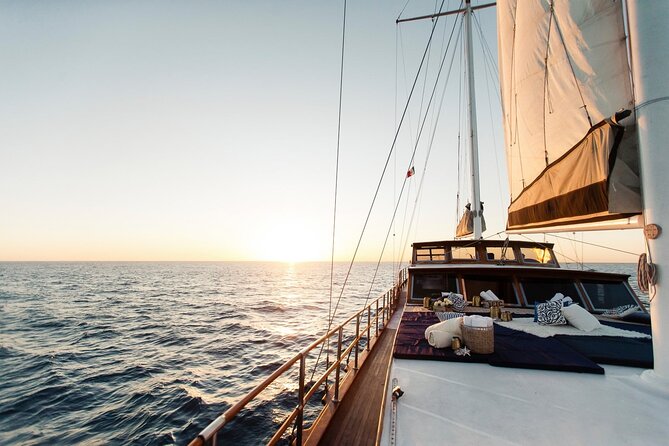 Romantic Sailboat Sunset: Live Music, Premium Bar & Dinner -Cabos - Live Music and the Premium Bar