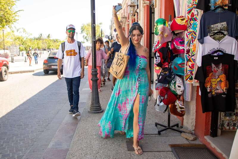 San Jose del Cabo: Guided Food Tour & Visit to Local Market - Aguas frescas and the first taste of local flavor