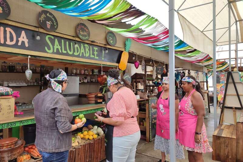San José town : Cooking class,mexican Empanadas y antojitos - Grilling shrimp and building the meal