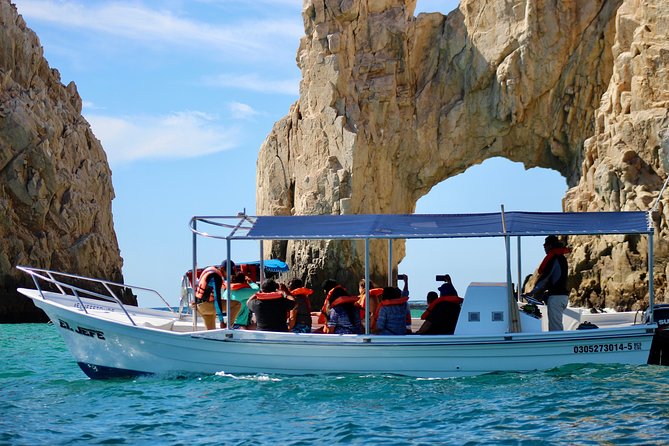 Shared ride to the arch of Cabo San Lucas - The ride toward Pelican Rock and Cabo Beach
