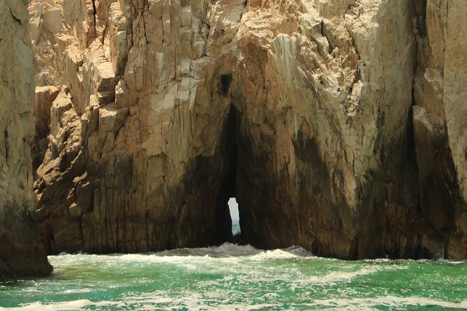 Shared Tour to the Arch of Cabo San Lucas - A one-hour route to Cabo’s most famous rocks