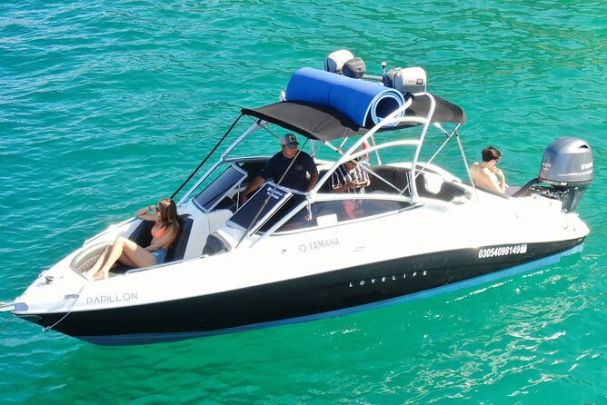 Small boat rental in cabo - Yamaha 28ft. - Leaving the marina for Land’s End