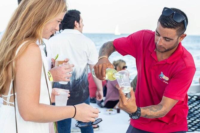 Sunset Cruise in Los Cabos with Jazz and Wine - Jazz, atmosphere, and the question of live music