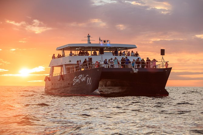 Sunset Dinner Cruise in Cabo San Lucas - Cabo’s best-known view arrives from the water