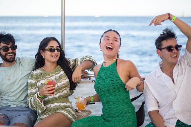 Sunset Sail Party Cruise on the Pez Gato - Open bar details and the limits of the snacks