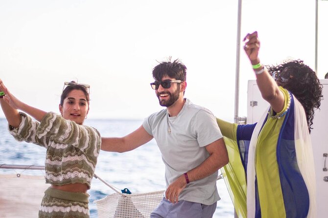 Sunset Sail Party Cruise on the Pez Gato - Comfort, water conditions, and what to bring