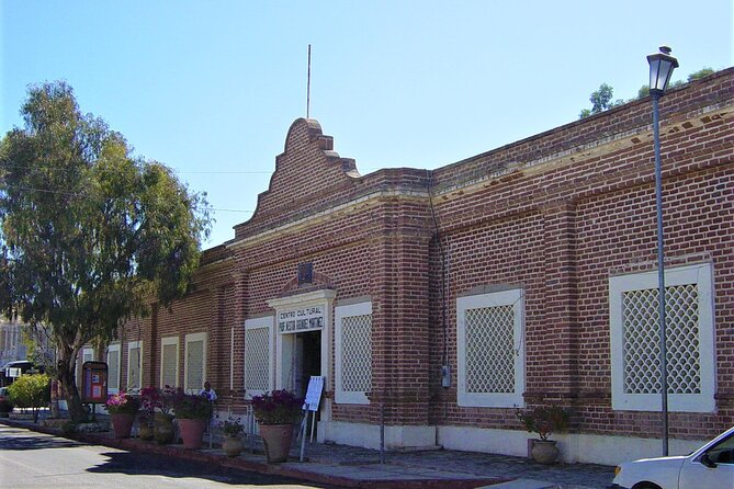 Todos Santos Private 6 hrs 1-08 paxs - What the Guide Service Can Add
