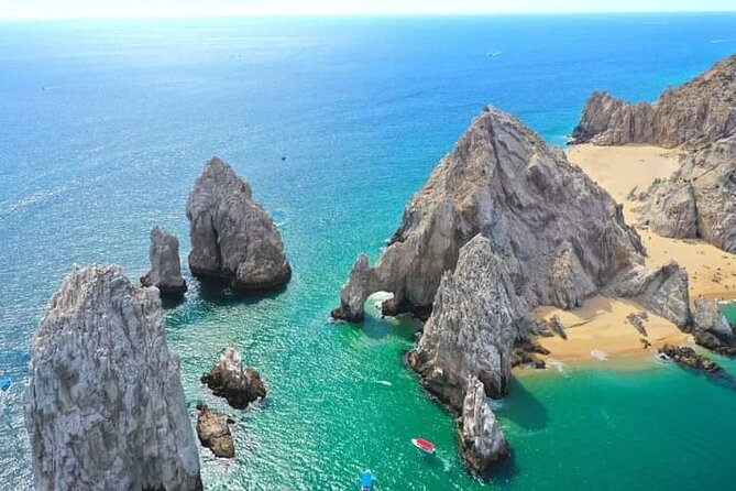Tour to The Arch and Lover's Beach (optional) from Cabo - A quick ride to Cabo’s most famous rocks