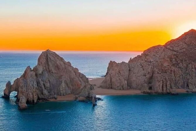 Tour to The Arch and Lover's Beach (optional) from Cabo - The crew and the tone of the outing