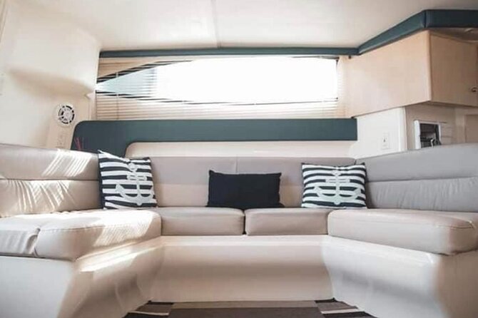 Yacht Carver - Luxury Private Yacht Tour - Cruising the Pacific coast